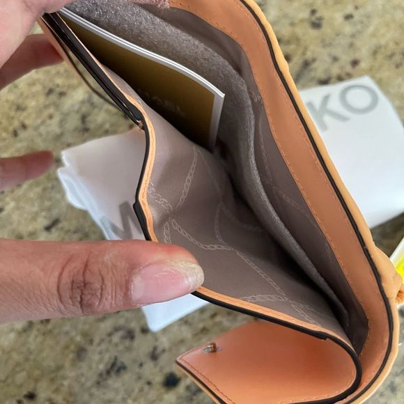 New Mk 👑 medium trifold wallet - Picture 4 of 7